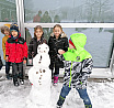 Die 1c baut Schneemänner