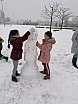 Die 1c baut Schneemänner