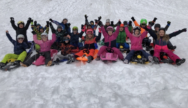 Die Klasse 2a geht schlitteln