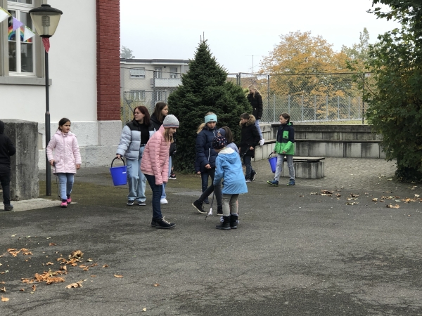 Pausenplatzreinigung Klassen 1a&amp;6a