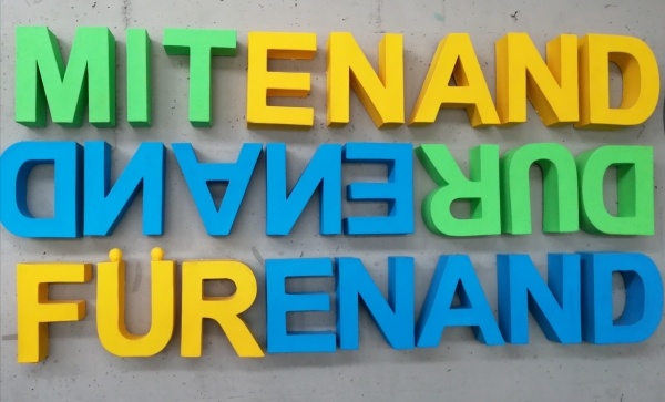 Pausenspiele «Mitenand, Durenand, Fürenand»